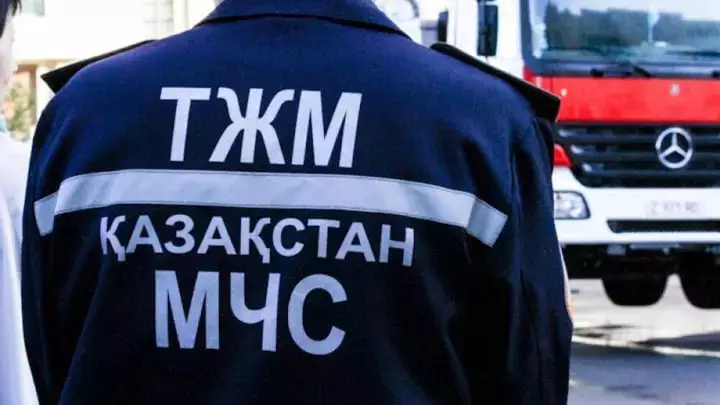 Автомобиль иностранной туристки застрял в песчастной местности Актобе