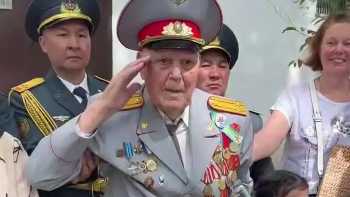 В Таразе ветерану ВОВ присвоено звание полковника