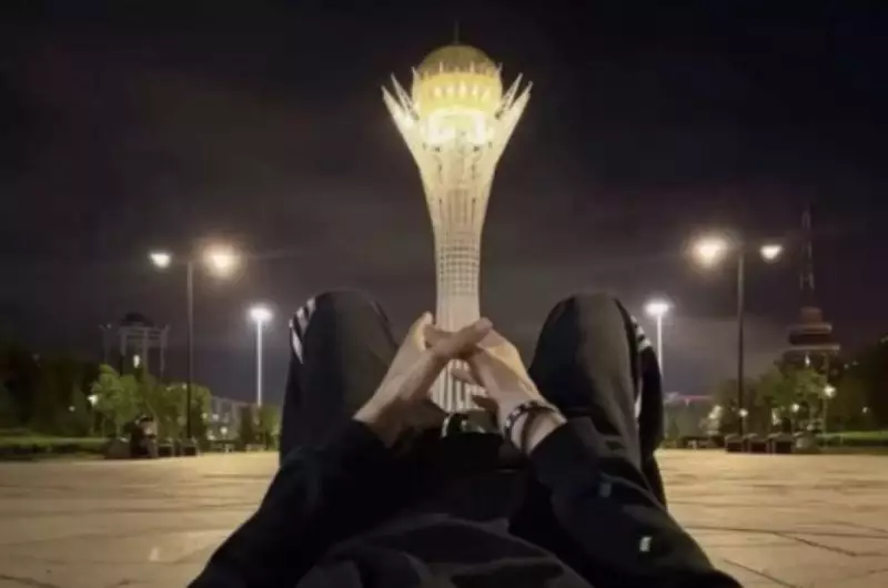 19-летнего парня арестовали после скандального фото у «Байтерека»
