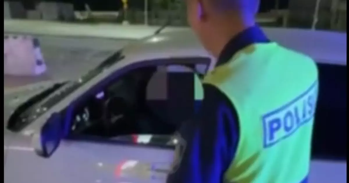  Өскеменде көлік терезесінен аяғын шығарған жолаушы жазаланды 