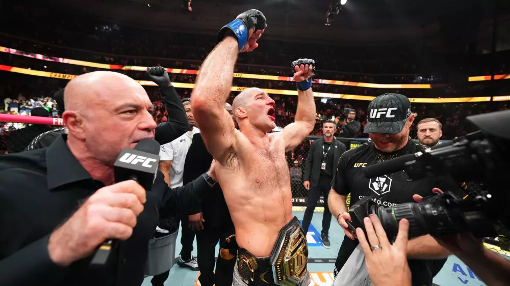 “Я хочу извиниться“ - новый чемпион UFC после победы на Чимаевым
