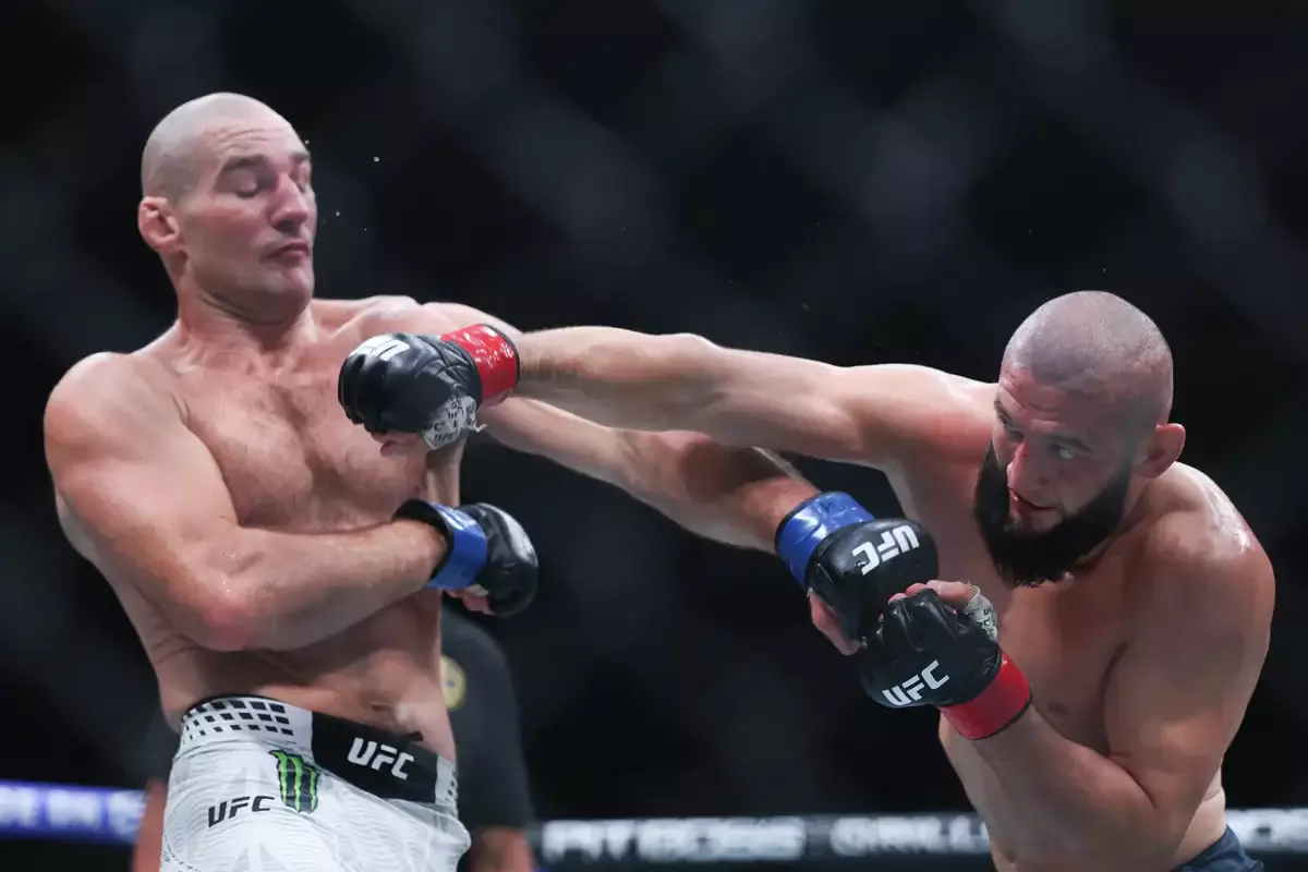Хамзат Чимаев впервые в карьере проиграл в UFC