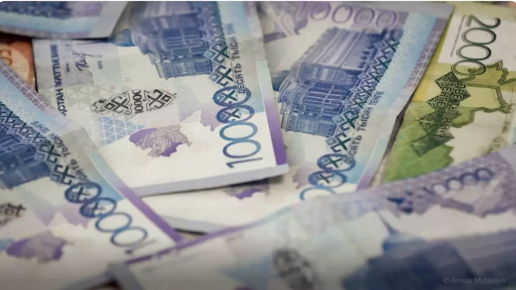 Теңге жаңарып жатыр: айналымнан шығатын купюралар тізімі жарияланды