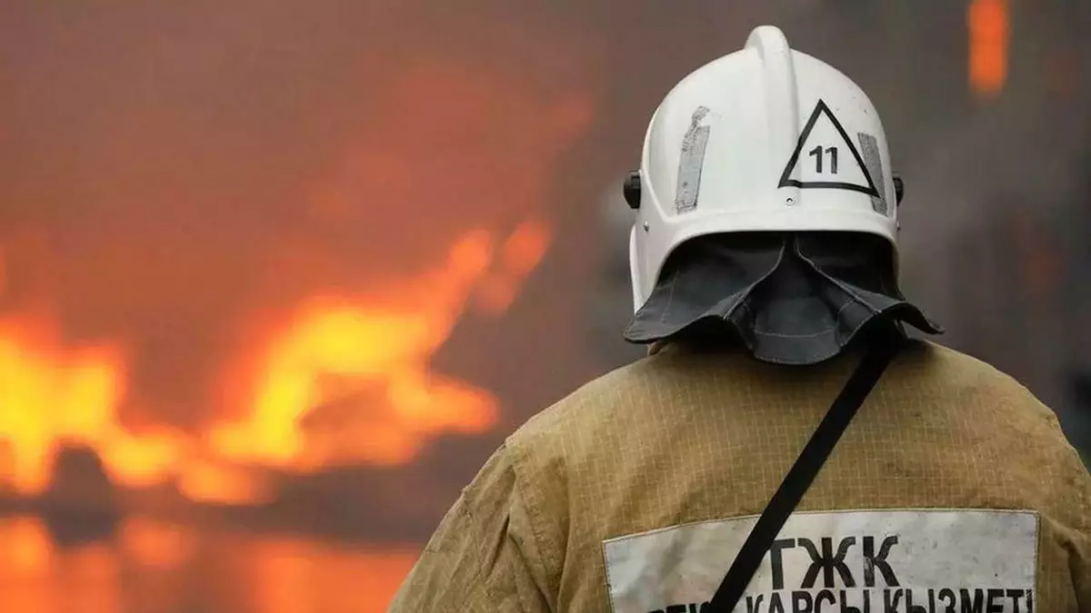Сезон пожаров: в Астане горела квартира 