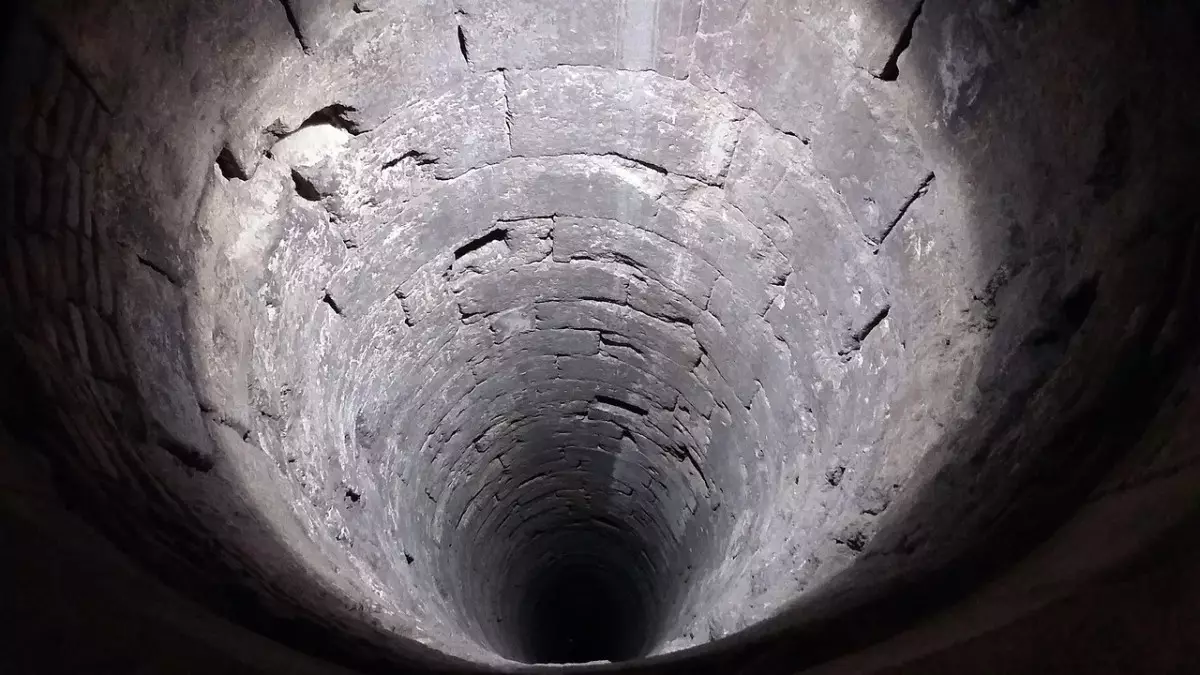 Мужчина провалился в яму в Тркестанской области