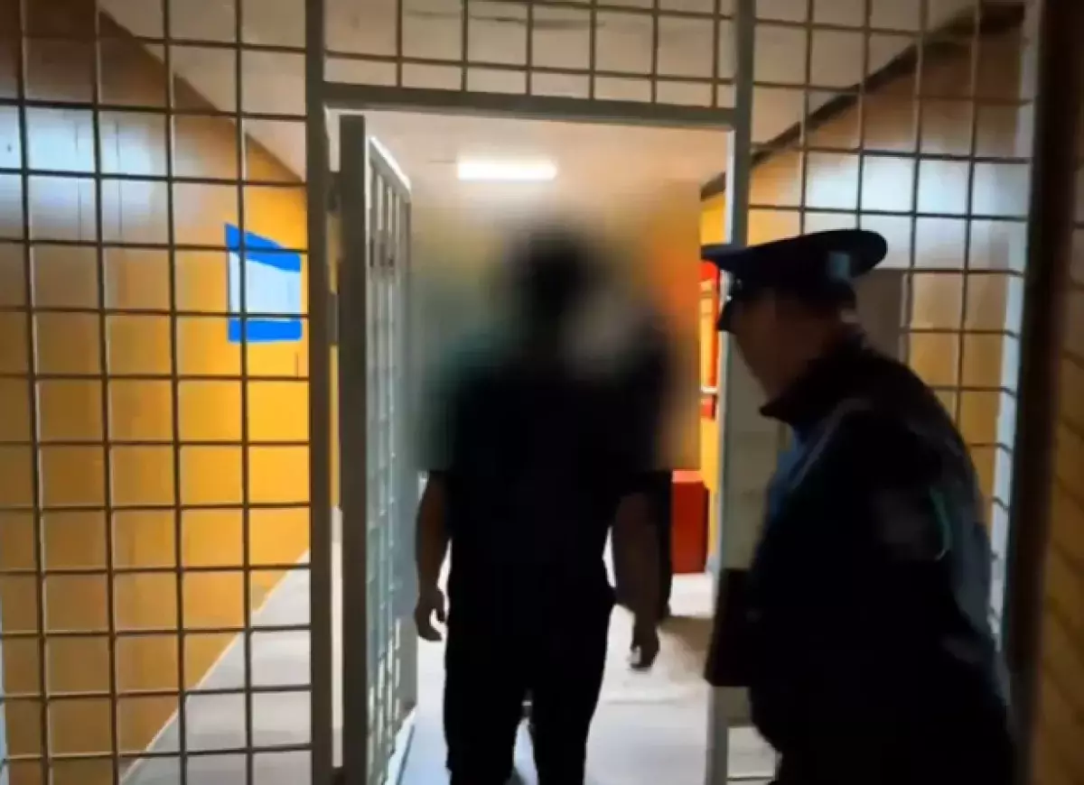За опасную езду и запуск фейерверков из авто арестовали двух жителей Атырау