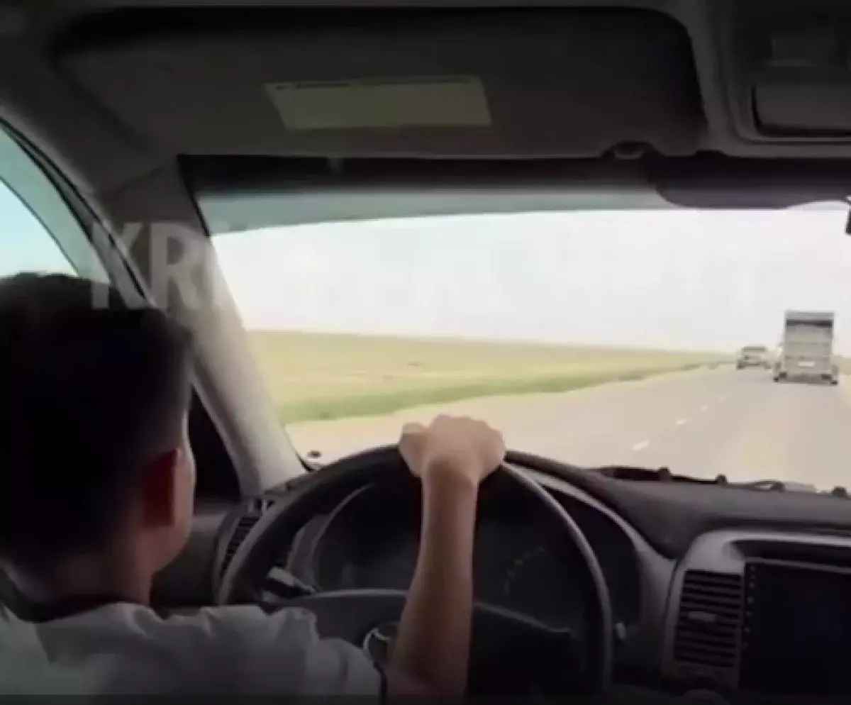 Видео с ребёнком за рулём авто обернулось крупным штрафом для жителя Жанаозена