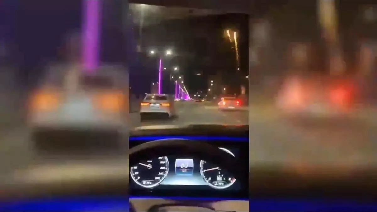 Салют из окна машины устроили два жителя Атырау