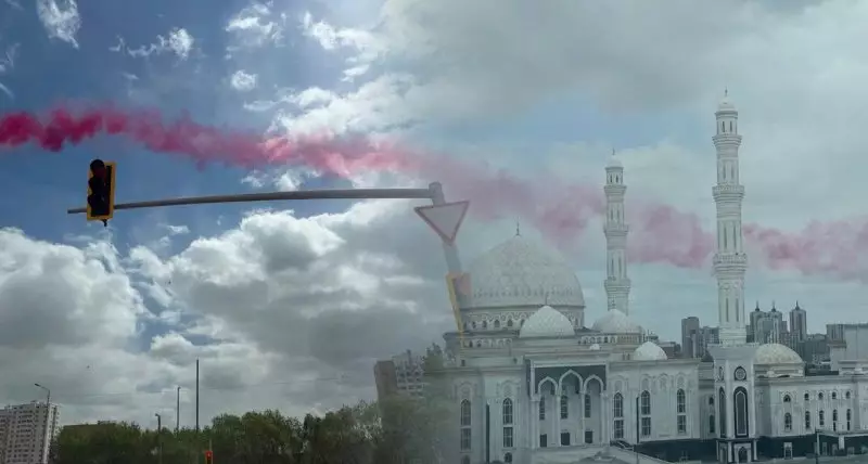 Над Астаной заметили красный дым