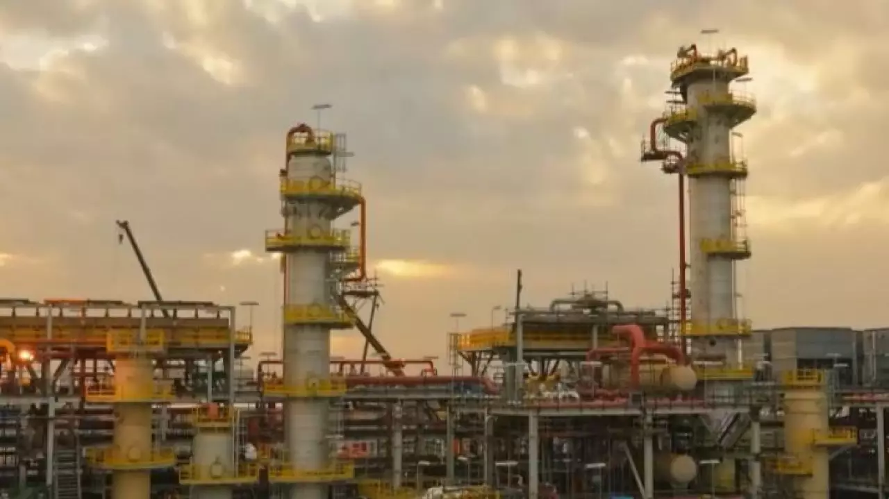 Нефть Brent выросла до 105 долларов за баррель
