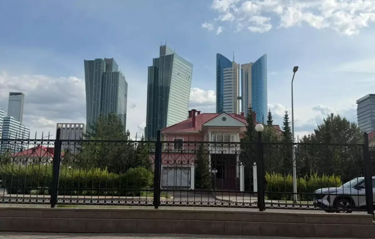 Снести Дипгородок в Астане и вырубить тысячу деревьев: что стоит за возможной застройкой района