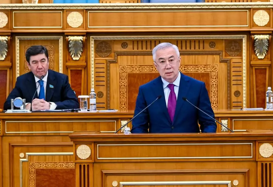 Парламентарии Казахстана рассматривают изменения и дополнения в закон о выборах.