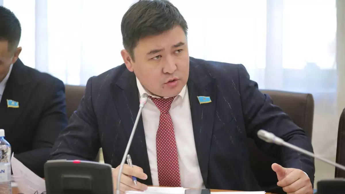 "Билер кеңесінің" мәселесі май шаммен қаралмақ