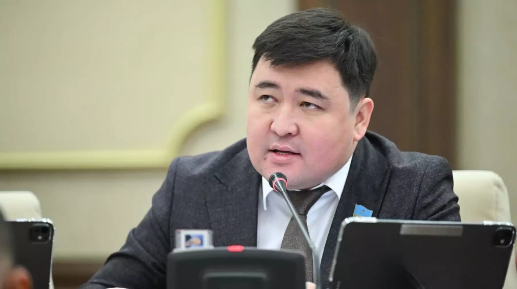 “Мәдениет қызметкерлерінің мардымсыз жалақысын өсіру қажет”: Депутат Нартай Аралбайұлы өткір мәлімдеме жасады