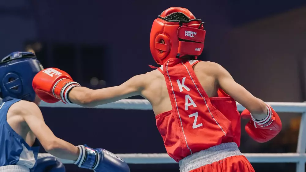 Казахстанский боксёр разгромил соперника и вышел в финал чемпионата Азии