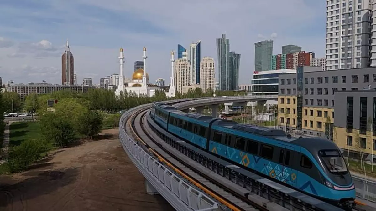 Казахстан запускает беспилотную городскую железную дорогу после десяти лет задержки.