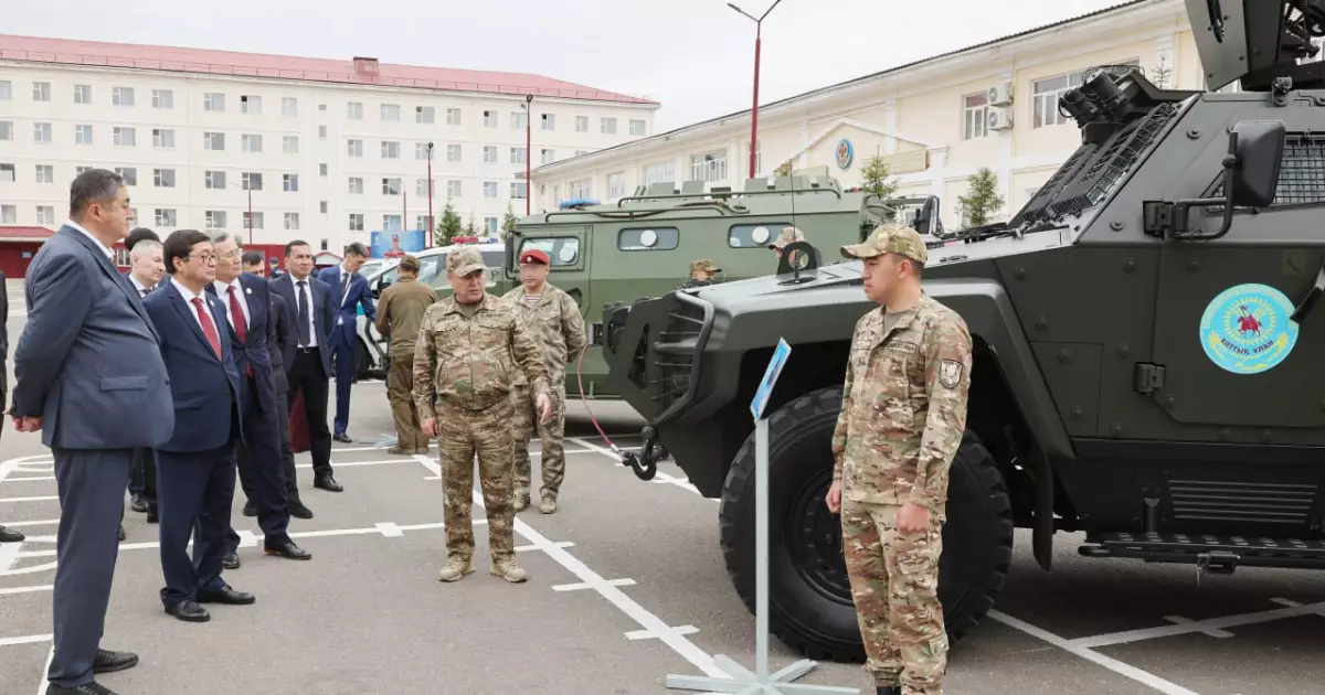   Заң мен тәртіп сақшылары: Ұлттық ұлан Конституциялық сот өкілдерін қабылдады   