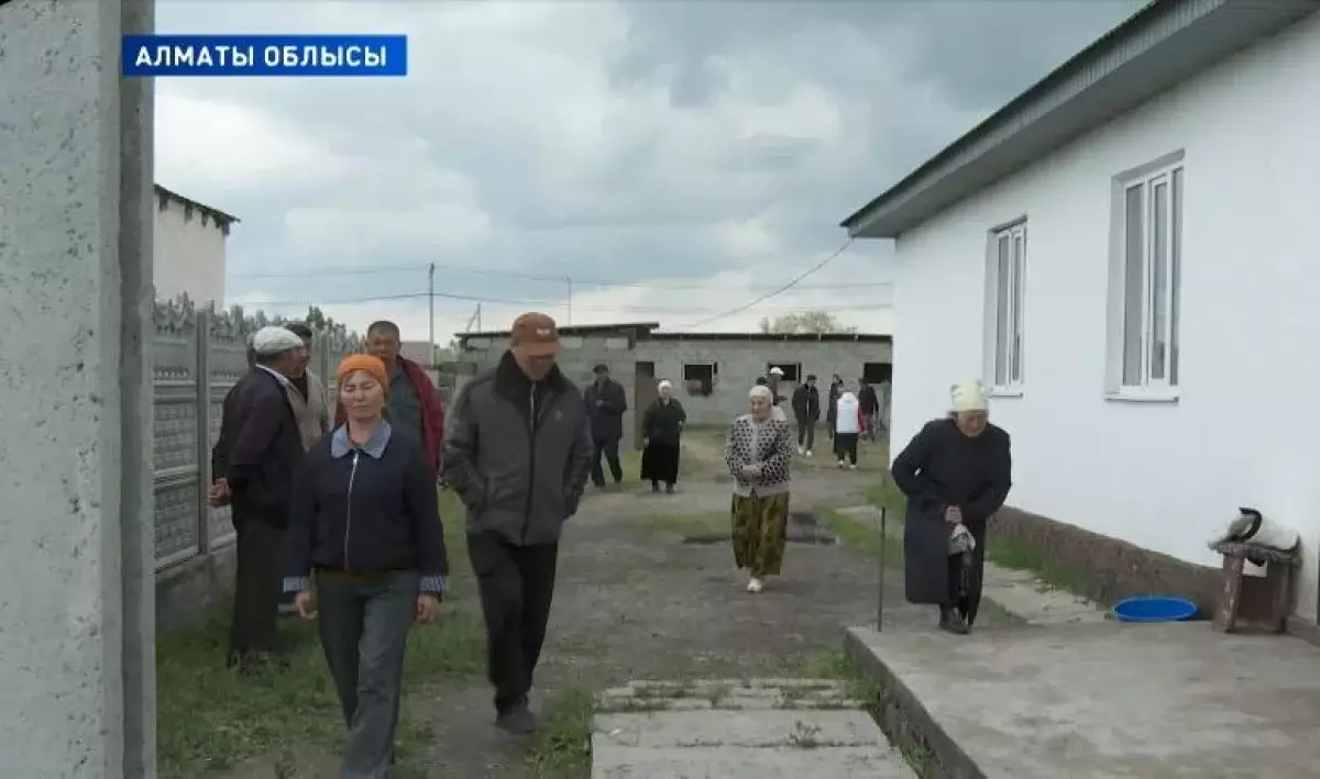 «Есігіңді жап» дегені үшін өлтірді»: Әкесінің басына құран бағыштауға барып, ажал құшқан жігіт жерленді