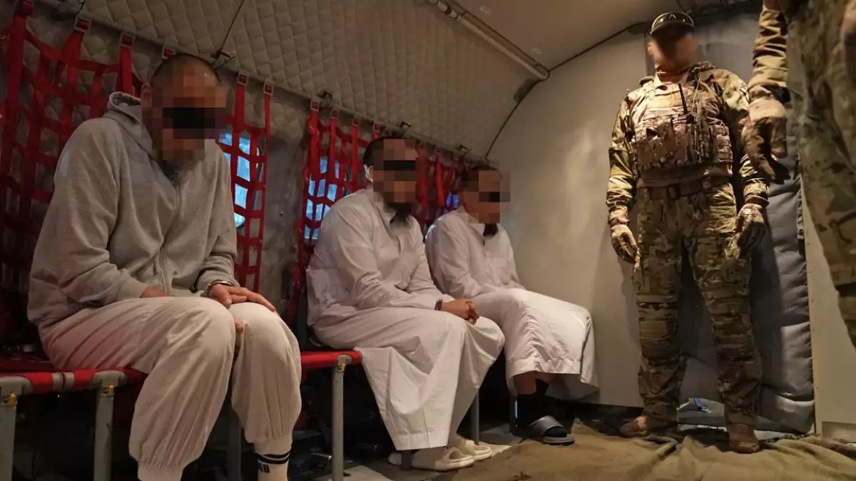  Террористік қылмыс жасады деген күдікпен төрт адам Қазақстанға жеткізілді 