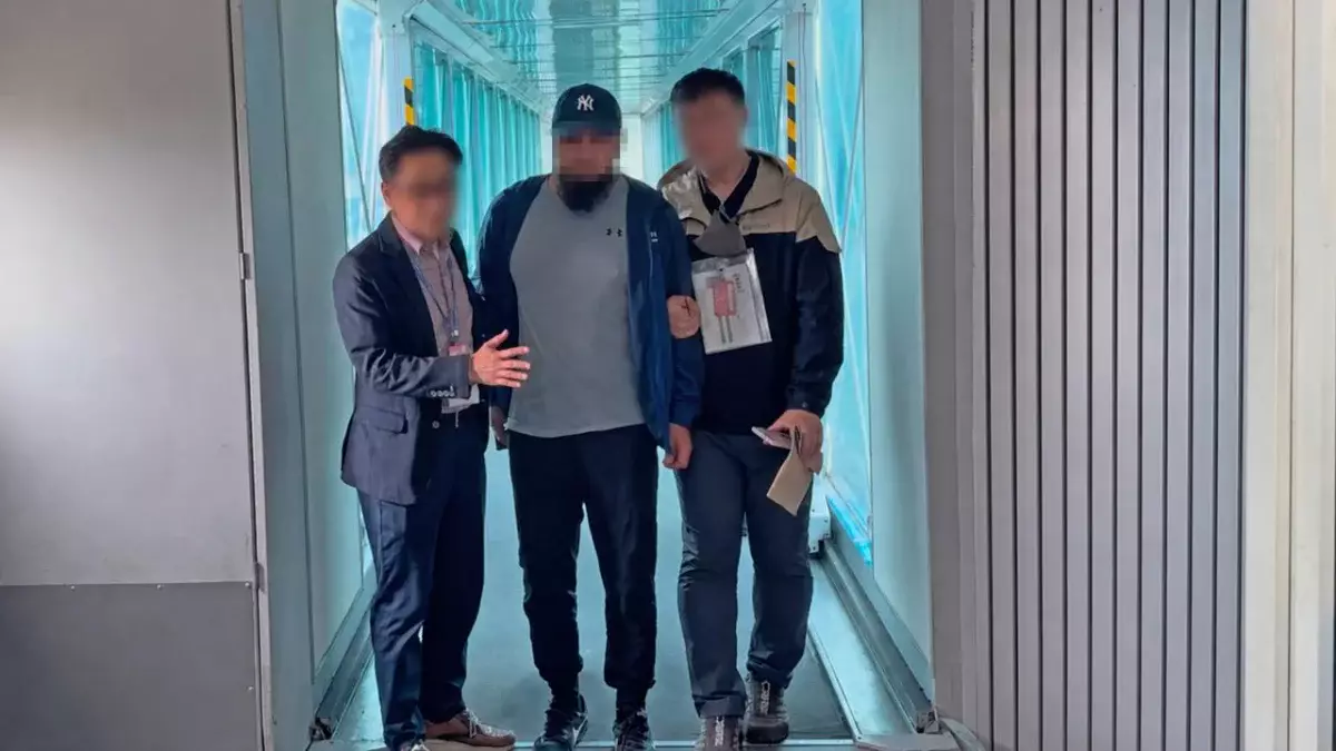 Терроризмге күдікті Қазақстан азаматтары ҰҚК арнайы жасағының күзетімен елге оралды