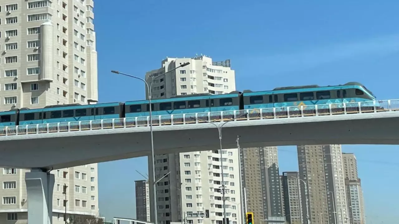 Көптен күткен LRT: астаналықтар жаңа пойызбен қашан жүреді?