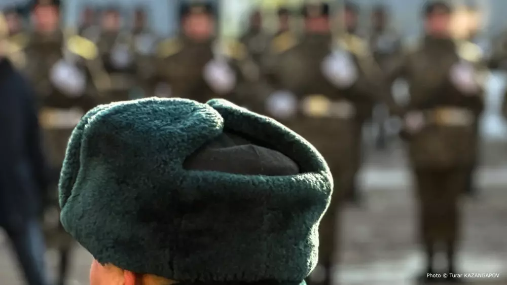 Ақтауда сарбаздың қазасынан кейін бөлім командирі сот алдына барады, офицерлер қызметінен босатылды