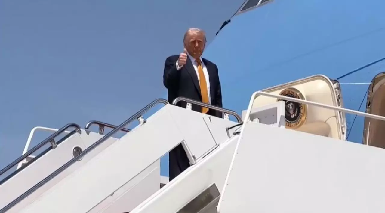 Трамп отправился в Китай на переговоры с Си Цзиньпином