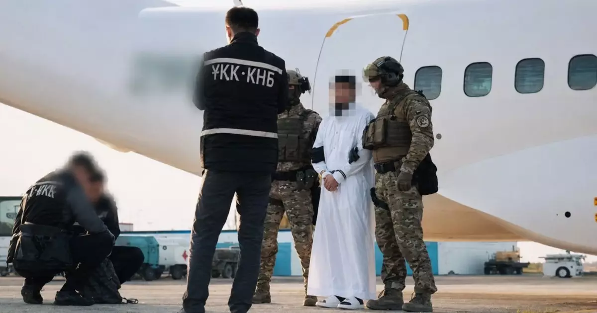  Қазақстанға терроризмге күдікті төрт адам жеткізілді 