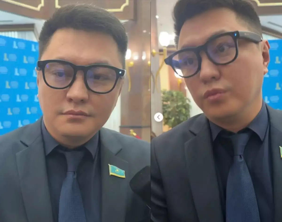  Мәжіліс отырысына камерасы бар көзілдірік тағып келген депутат Мұқаев журналистердің сынына қалды 