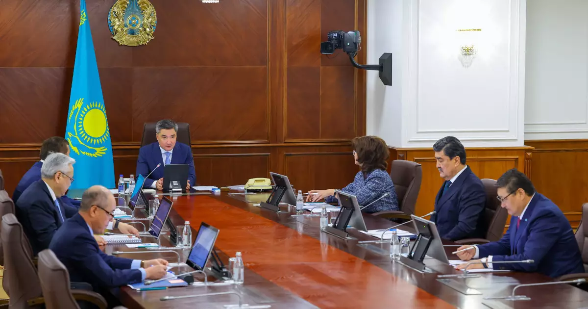  Олжас Бектенов Президенттің «Таза Қазақстан» бастамасын жүзеге асыру бойынша отырыс өткізді   