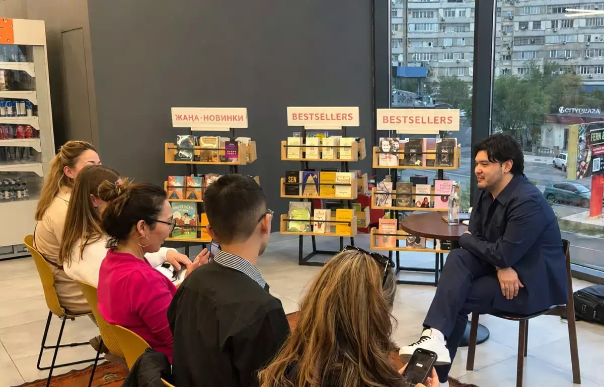 «Ее звали Салтанат»: Айтым Амангельды в Актау представил книгу в память о сестре - новости на Lada.kz 13.05.2026