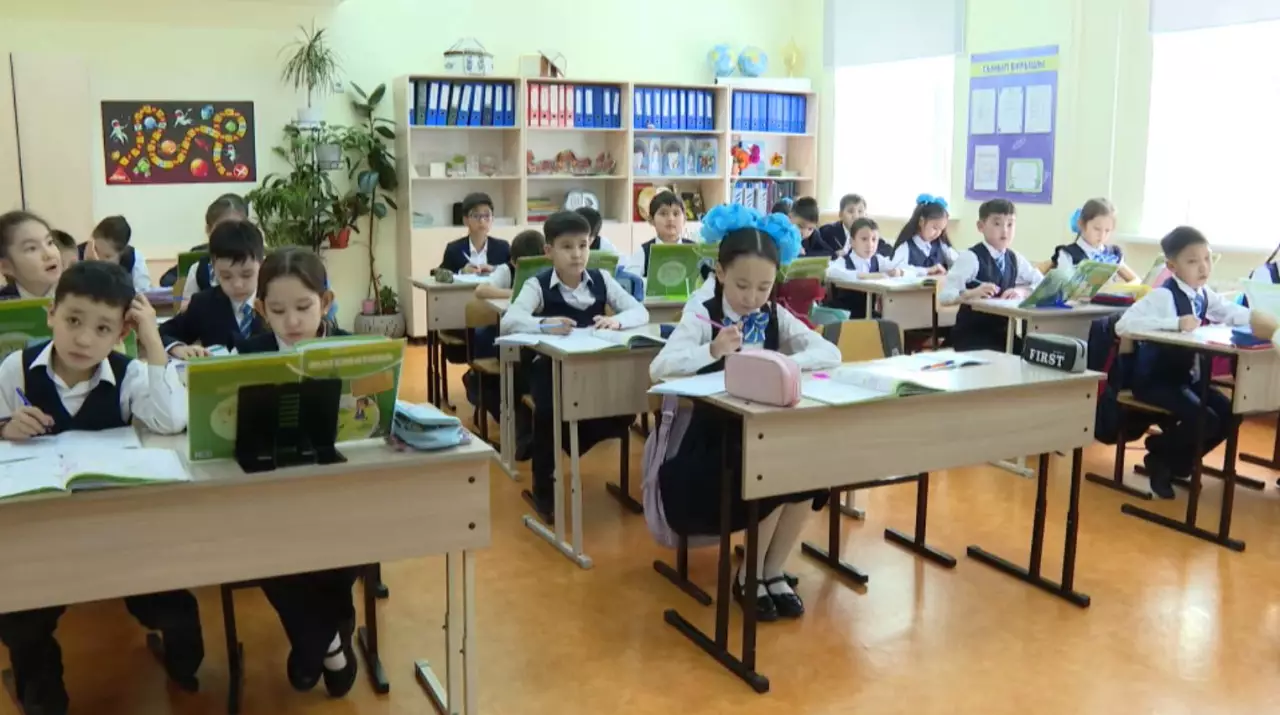 Мәжіліс мұғалім мәртебесі туралы заңды мақұлдады