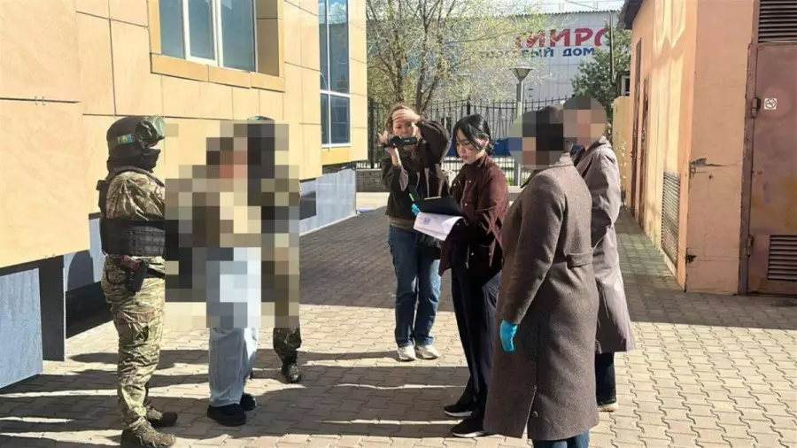БҚО-да әйел өңір тұрғынын жеке суреттерін таратамын деп қорқытып, ақша бопсалаған