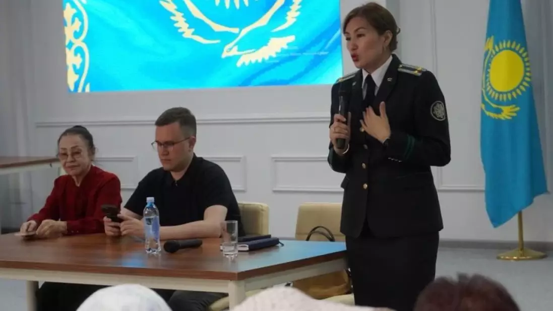 Алаяқтардан сақтану жолдары: Астаналық ардагерлерге цифрлық гигиена негіздері түсіндірілді