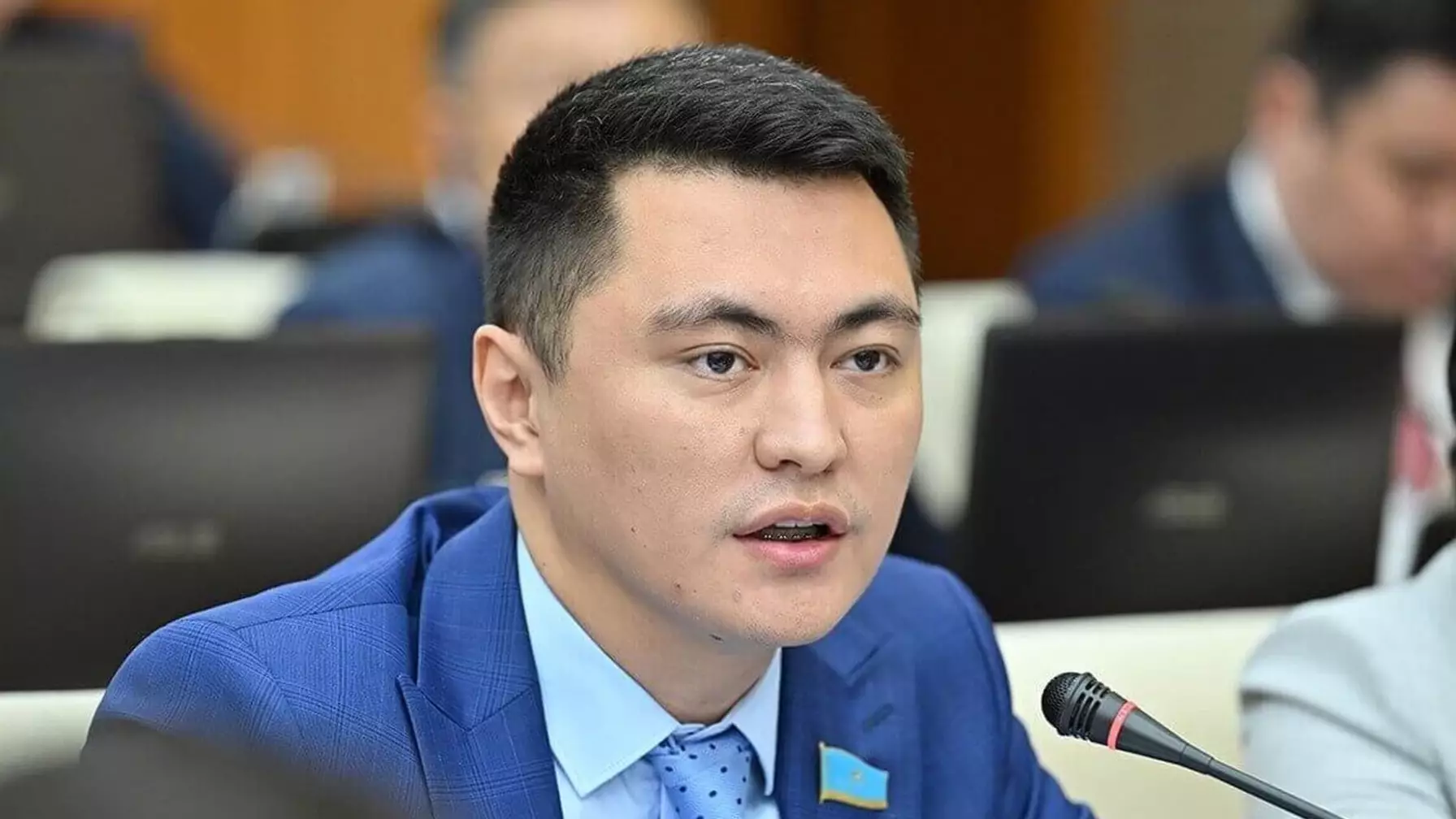 Әйелін Парламент атынан құттықтағанына қатысты депутат пікір білдірді
