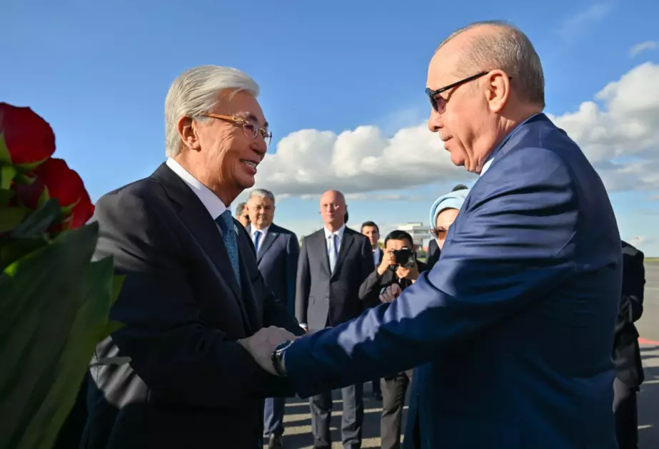 Турецкий президент прибыл в Казахстан для участия в саммите тюркских государств.