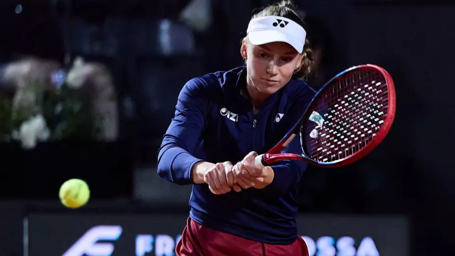 Елена Рыбакина проиграла в Риме, но сократила отставание от Соболенко (ВИДЕО)