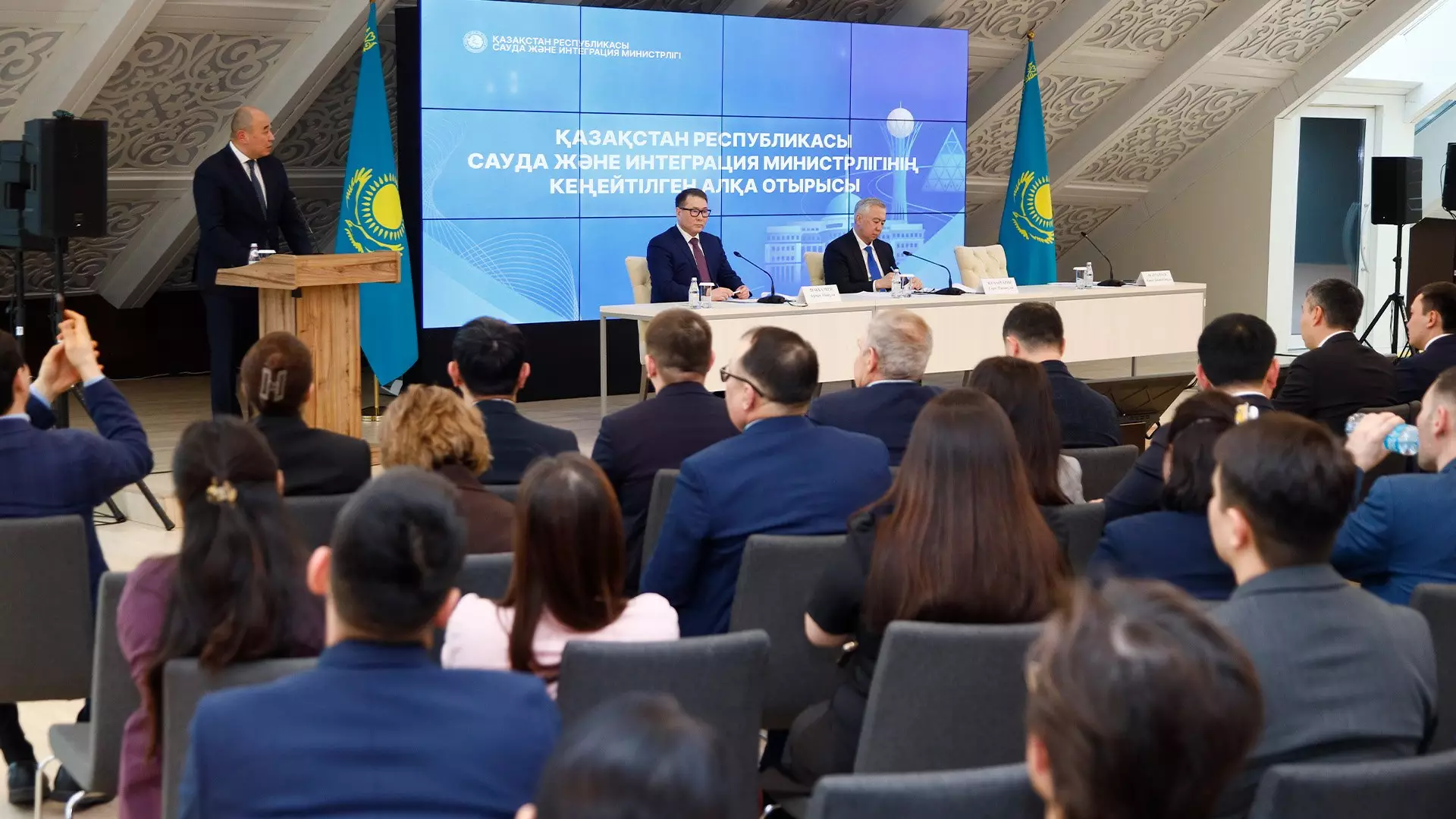 Казахстан намерен увеличить несырьевой экспорт более чем на четверть к 2030 году.