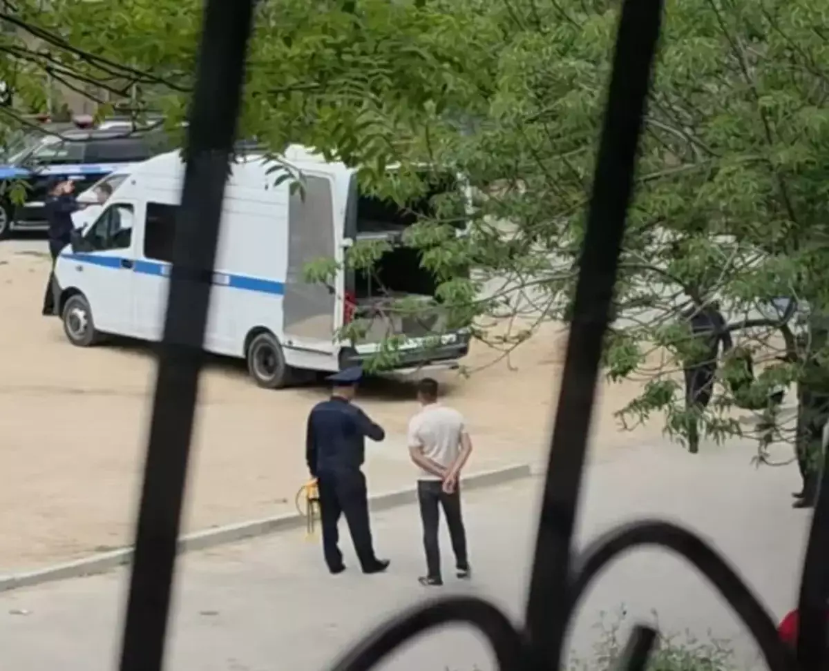 В Актау полицейский насмерть сбил полуторагодовалого ребенка во дворе жилого дома