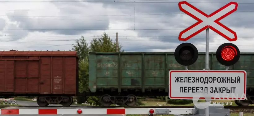 Один из ж/д переездов временно закрыли в Семее: изменилась схема движения маршрута