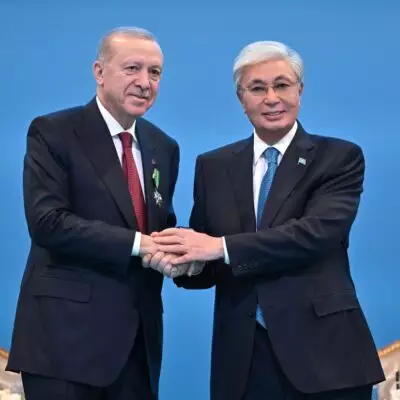 Токаев наградил Эрдогана орденом Qoja Ahmet Yasaui