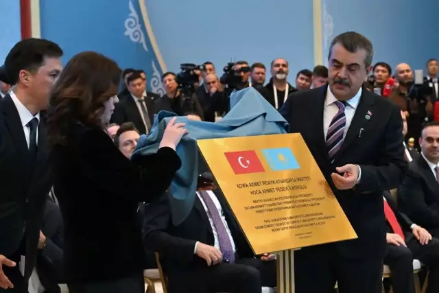 Түркияда жойқын зілзаладан зардап шеккен өңірде Қожа Ахмет Ясауи атындағы мектеп ашылды