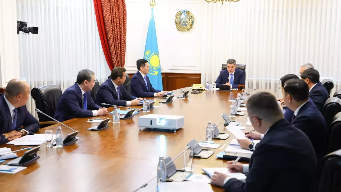 Бектенов жеңіл өнеркәсіпті дамыту тәсілдерін қайта қарауды тапсырды