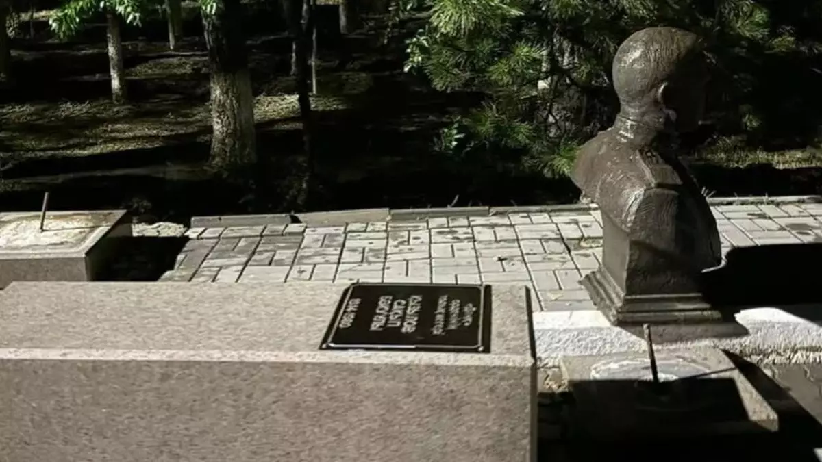 Скульптору отменили приговор по делу о гибели девочки под памятником в Атырау