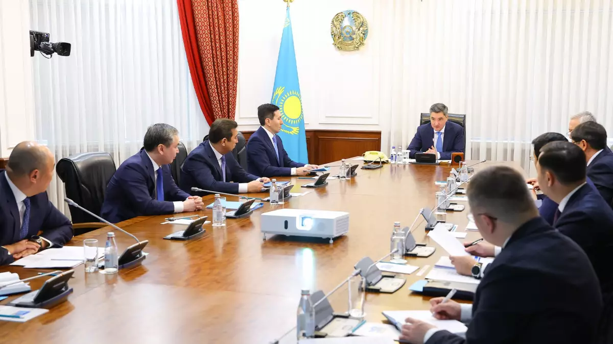  Олжас Бектенов жеңіл өнеркәсіпті дамыту тәсілдерін қайта қарауды тапсырды 