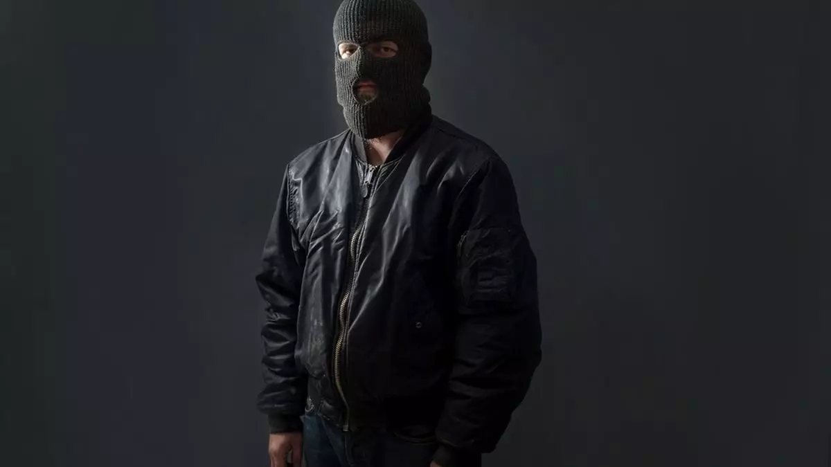 Казаха-скинхеда задержали и отпустили после нападения в Алматы - пострадавший