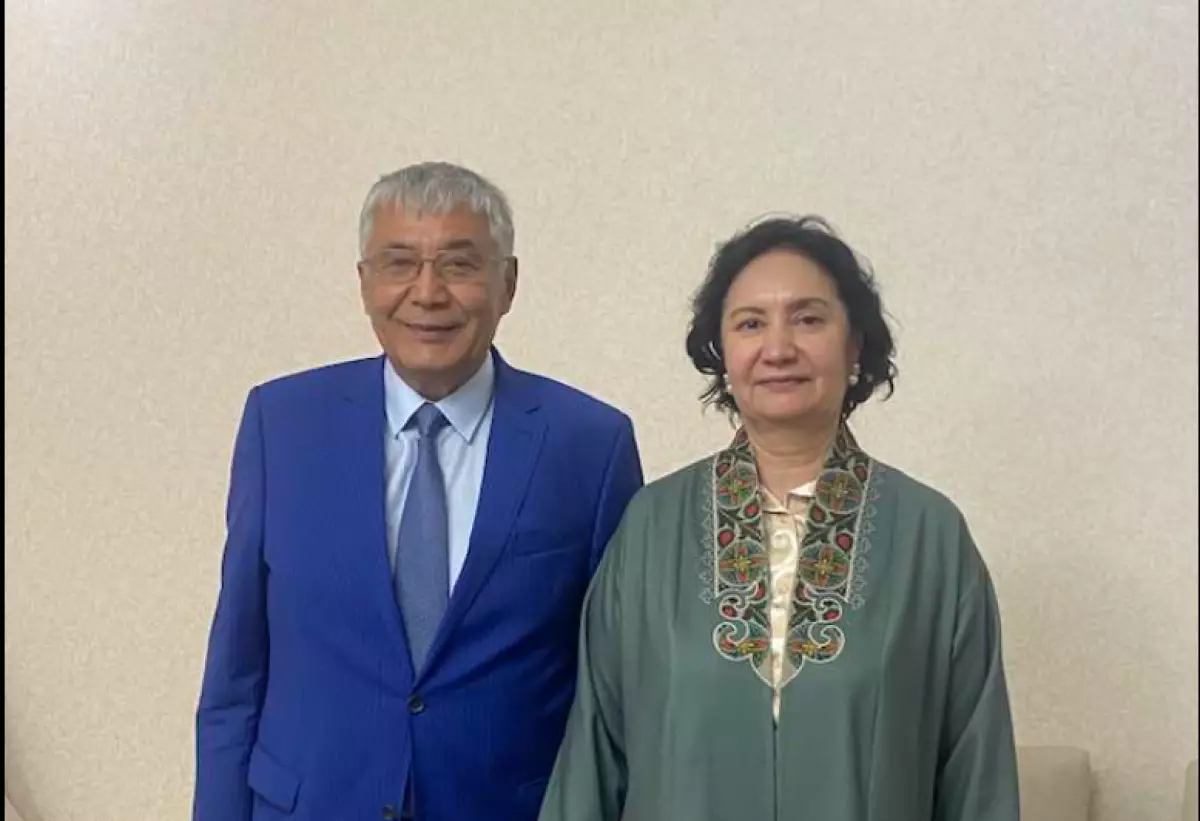 Экс-сенатор Гүлшара Әбдіхалықованы туған күнімен құттықтады