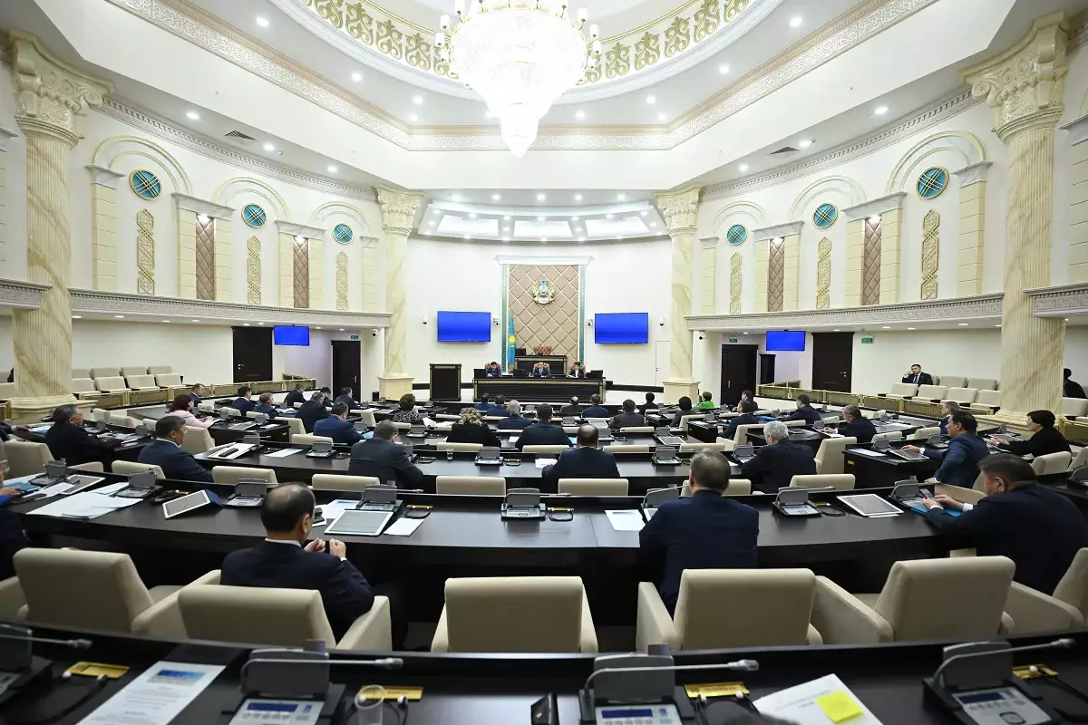 Жалпыұлттық диалогтың жаңа институты құрылуда – Парламент Қазақстан Халық Кеңесі туралы заңды мақұлдады