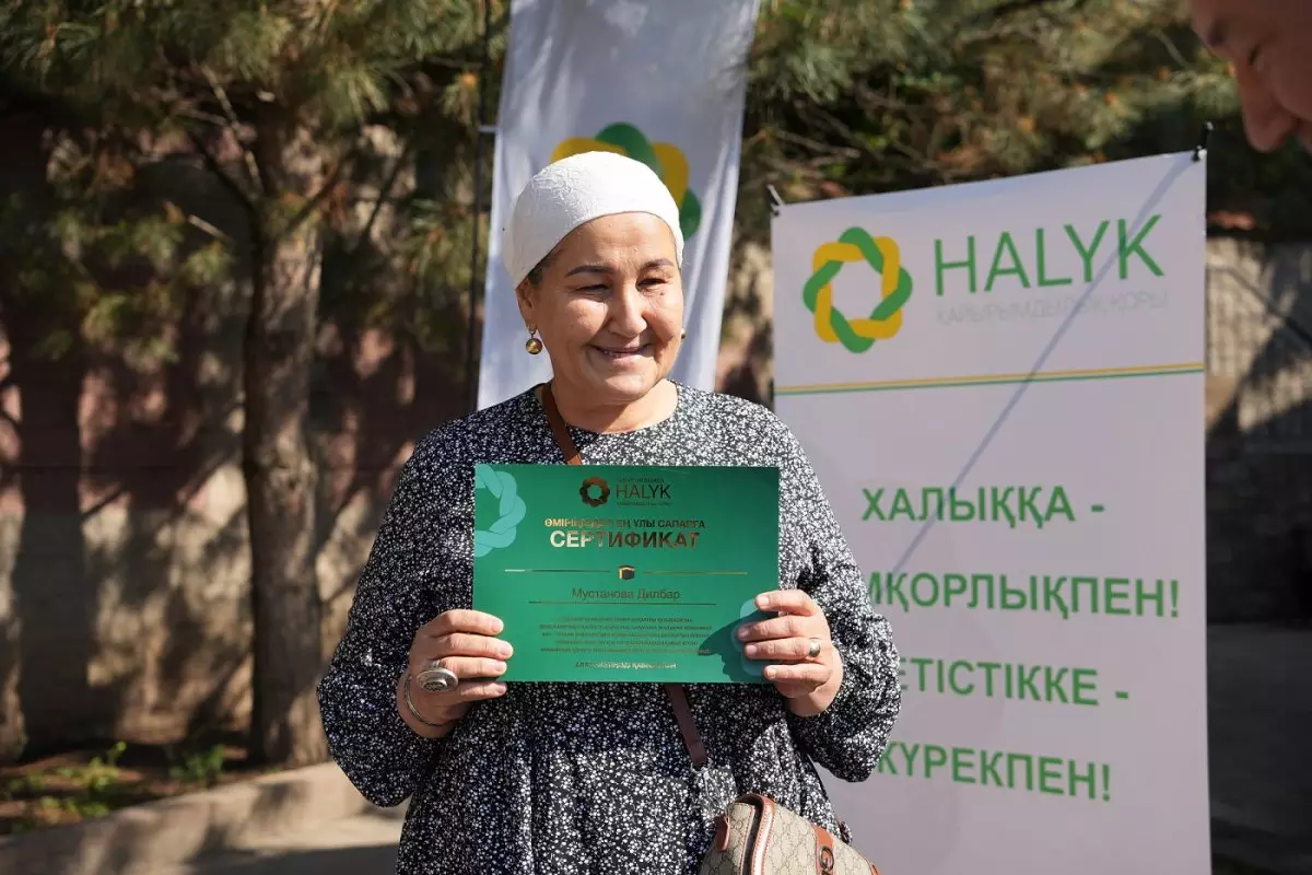 «Адал еңбекке деген құрмет»: Halyk қоры қажылыққа жолдама беріп жатыр