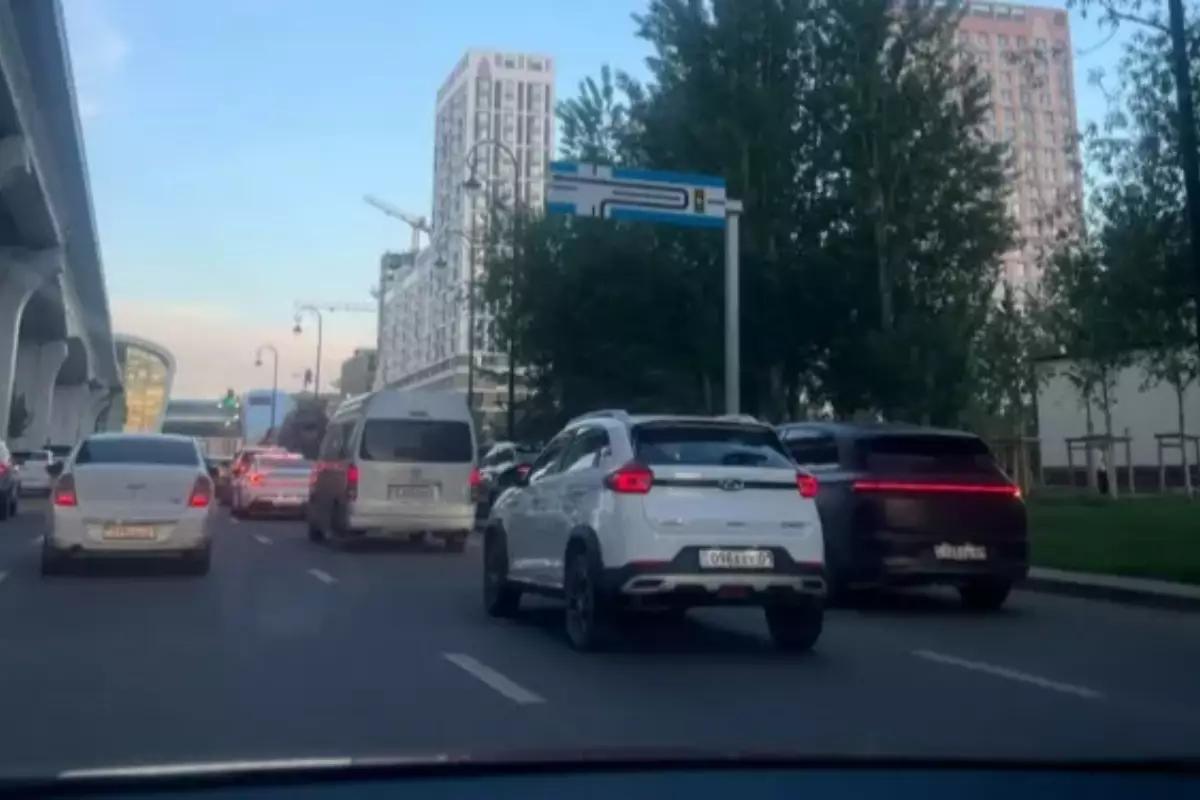 Загадочный дорожный знак напугал астанчан: ответ полиции